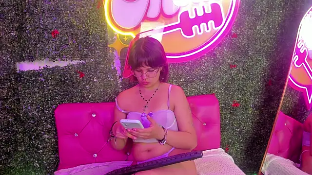 Ivy  storm online show from 11-18-25, 10:14