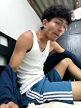 Snapshot of LyliaWood chatting on 10-20-25, 11:05 LyliaWood online show from 10-20-25, 11:05