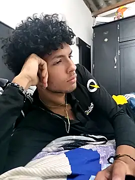 Snapshot of LyliaWood chatting on 10-28-25, 12:58 LyliaWood online show from 10-28-25, 12:58