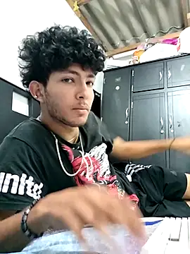 Snapshot of LyliaWood chatting on 11-04-25, 01:05 LyliaWood online show from 11-04-25, 01:05