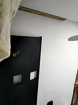 Snapshot of LyliaWood chatting on 11-09-25, 08:18 LyliaWood online show from 11-09-25, 08:18