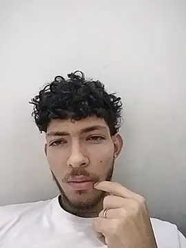 Snapshot of LyliaWood chatting on 12-18-25, 02:17 LyliaWood online show from 12-18-25, 02:17