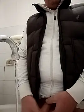 Snapshot of Romaeterna_ chatting on 10-24-25, 05:42 Romaeterna online show from 10-24-25, 05:42