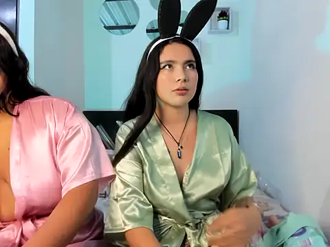 Twodirtyteens18 online show from 10-21-25, 11:49