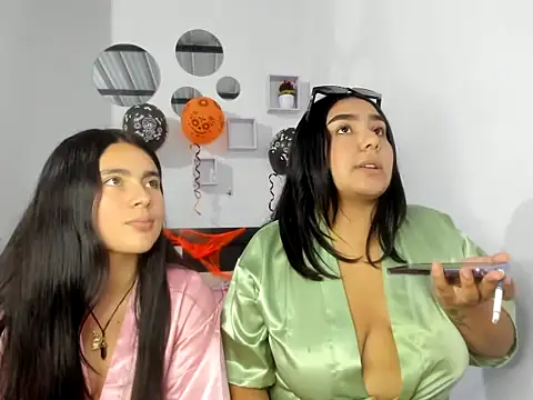 Twodirtyteens18 online show from 10-28-25, 12:47