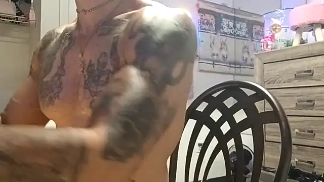 Snapshot of alphacloudGod chatting on 10-24-25, 08:55 alphacloudGod online show from 10-24-25, 08:55