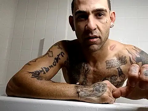 Snapshot of alphacloudGod chatting on 10-31-25, 07:04 alphacloudGod online show from 10-31-25, 07:04