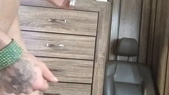 Snapshot of alphacloudGod chatting on 11-15-25, 07:10 alphacloudGod online show from 11-15-25, 07:10