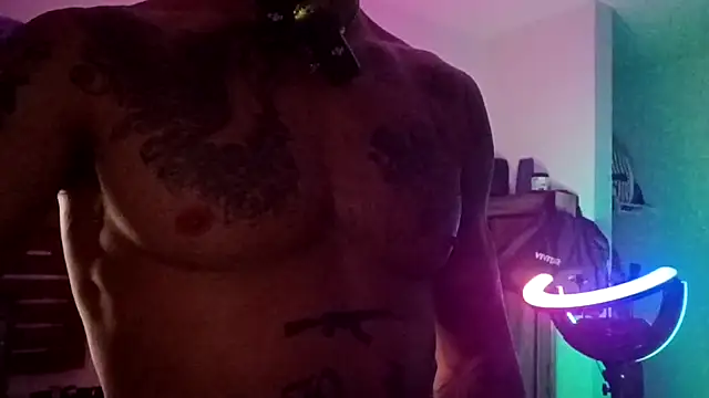 Snapshot of alphacloudGod chatting on 11-17-25, 10:32 alphacloudGod online show from 11-17-25, 10:32