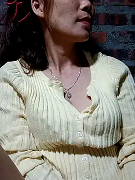 Snapshot of Bear_bear0 chatting on 11-08-25, 02:06 Bear bear0 online show from 11-08-25, 02:06