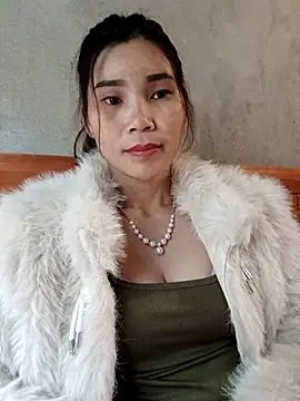 Snapshot of Bear_bear0 chatting on 11-20-25, 12:55 Bear bear0 online show from 11-20-25, 12:55