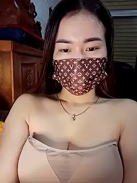 Snapshot of Family-Lovee chatting on 11-16-25, 06:24 Family-Lovee online show from 11-16-25, 06:24