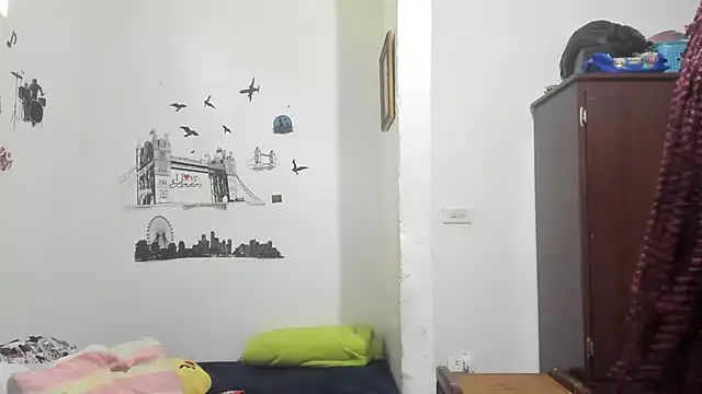 Snapshot of YAILIN_04 chatting on 12-18-25, 05:08 YAILIN 04 online show from 12-18-25, 05:08