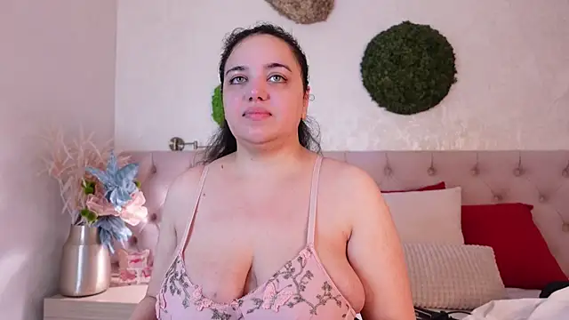 Snapshot of MoniqueJade chatting on 11-11-25, 07:25 MoniqueJade online show from 11-11-25, 07:25