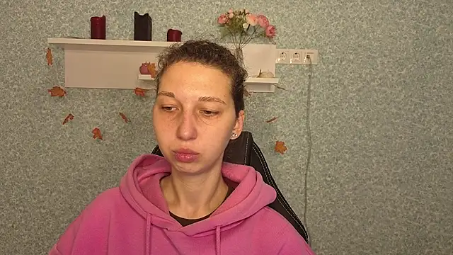 CuteEllii online show from 11-21-25, 05:06