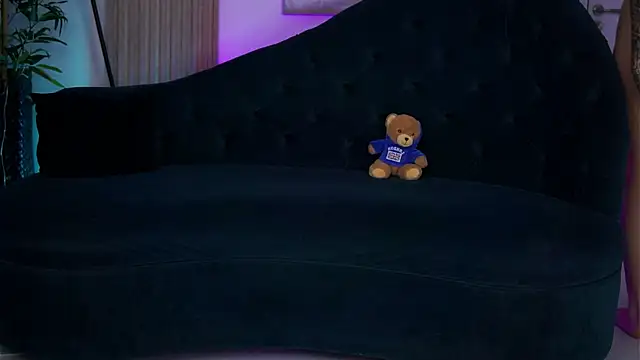 Snapshot of LaraSynn chatting on 11-06-25, 09:32 LaraSynn online show from 11-06-25, 09:32