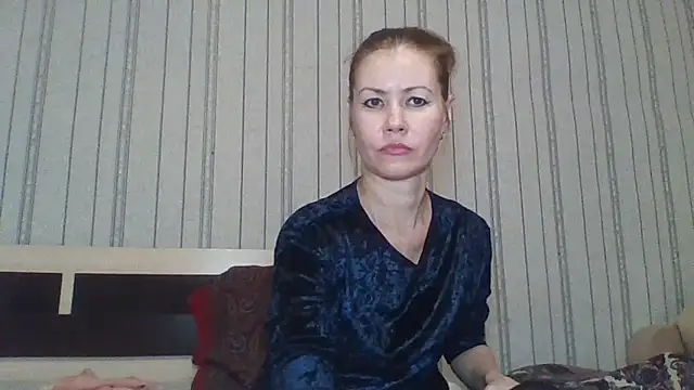 Snapshot of EvelineeX chatting on 10-27-25, 04:00 EvelineeX online show from 10-27-25, 04:00