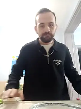 Snapshot of lazzzz09 chatting on 10-25-25, 03:18 lazzzz09 online show from 10-25-25, 03:18