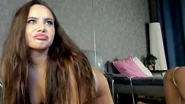 Snapshot of KarinaSparks chatting on 11-24-25, 08:52 KarinaSparks online show from 11-24-25, 08:52