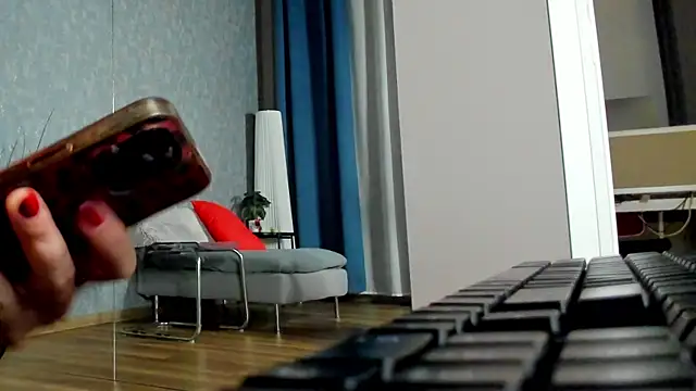 Snapshot of KarinaSparks chatting on 12-14-25, 06:01 KarinaSparks online show from 12-14-25, 06:01