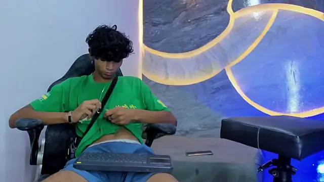 Sex Boy 33  online show from 11-02-25, 03:42