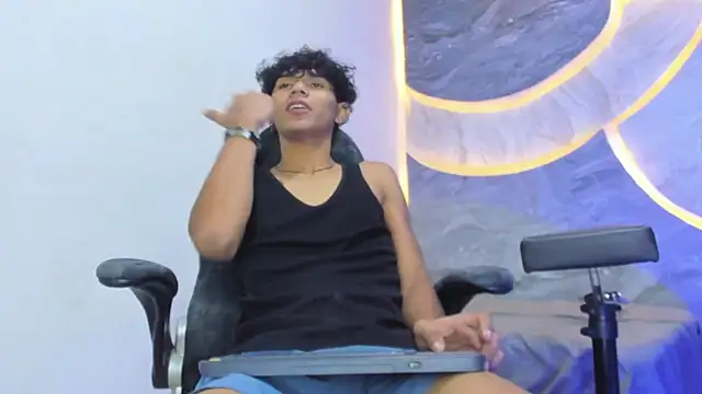 Sex Boy 33  online show from 11-15-25, 06:11