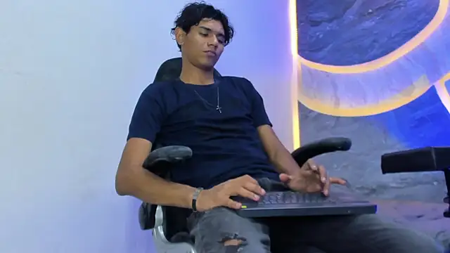 Sex Boy 33  online show from 11-22-25, 04:11