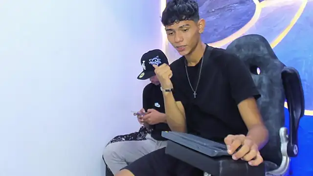 Sex Boy 33  online show from 12-18-25, 04:29