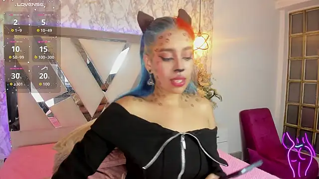 Snapshot of Cristall_ravven chatting on 10-22-25, 07:02 Cristall ravven online show from 10-22-25, 07:02