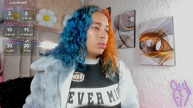 Snapshot of Cristall_ravven chatting on 11-13-25, 01:21 Cristall ravven online show from 11-13-25, 01:21