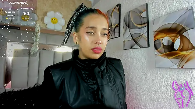 Snapshot of Cristall_ravven chatting on 11-14-25, 01:54 Cristall ravven online show from 11-14-25, 01:54