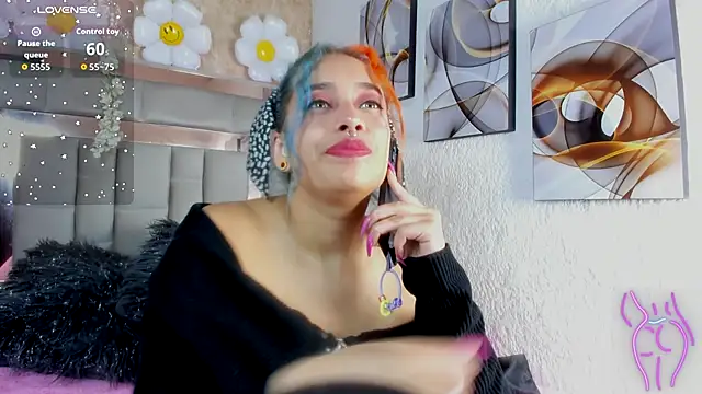 Snapshot of Cristall_ravven chatting on 11-18-25, 07:40 Cristall ravven online show from 11-18-25, 07:40