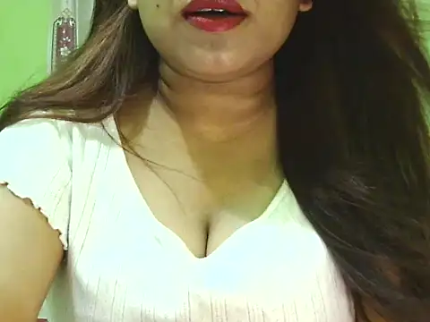Snapshot of Safa_Pari chatting on 10-21-25, 03:13 Safa Pari online show from 10-21-25, 03:13