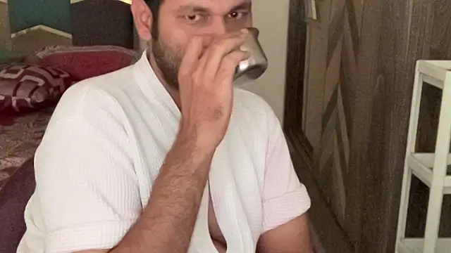 Snapshot of MakeMeAwareAah chatting on 10-24-25, 04:09 MakeMeAwareAah online show from 10-24-25, 04:09