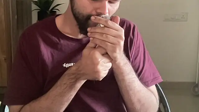 Snapshot of MakeMeAwareAah chatting on 12-20-25, 01:56 MakeMeAwareAah online show from 12-20-25, 01:56