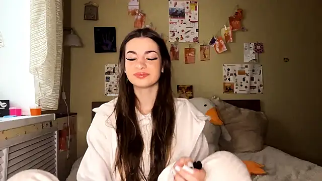 Snapshot of TheRealAnna chatting on 11-15-25, 10:45 TheRealAnna online show from 11-15-25, 10:45