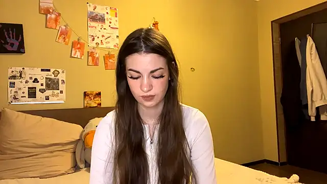 Snapshot of TheRealAnna chatting on 12-17-25, 01:39 TheRealAnna online show from 12-17-25, 01:39