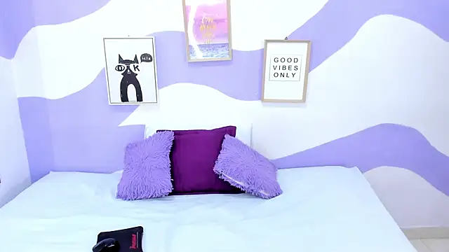 Snapshot of VIOLETA-28 chatting on 11-11-25, 01:22 VIOLETA-28 online show from 11-11-25, 01:22