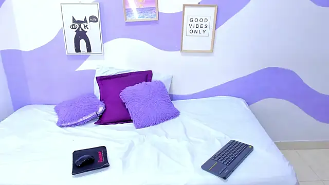 Snapshot of VIOLETA-28 chatting on 11-15-25, 11:18 VIOLETA-28 online show from 11-15-25, 11:18