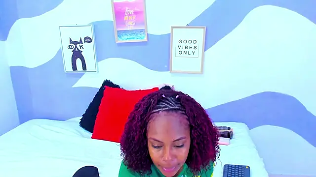 Snapshot of VIOLETA-28 chatting on 11-24-25, 12:49 VIOLETA-28 online show from 11-24-25, 12:49