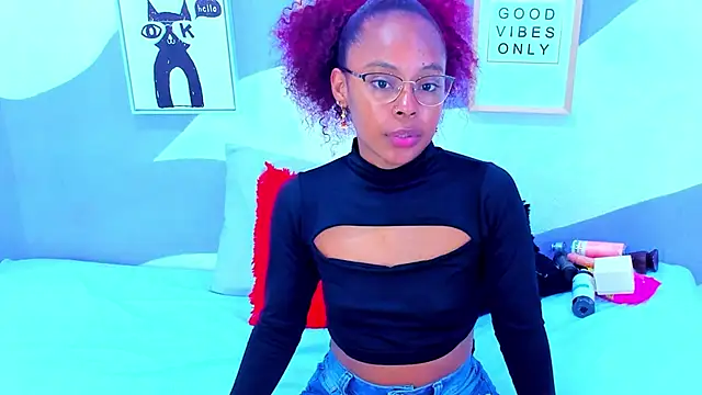 Snapshot of VIOLETA-28 chatting on 12-15-25, 12:53 VIOLETA-28 online show from 12-15-25, 12:53