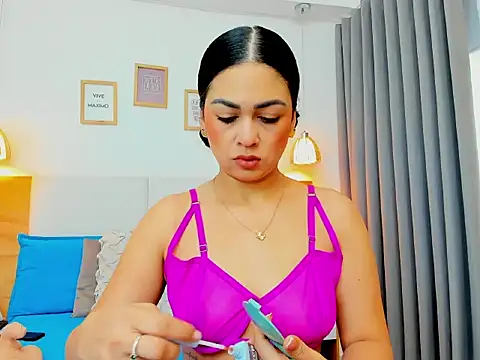 Snapshot of Abbie_royy chatting on 11-18-25, 12:20 Abbie royy online show from 11-18-25, 12:20