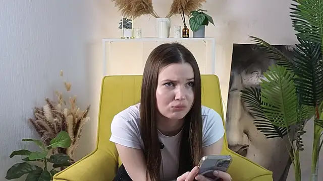 Snapshot of LonnaSkar chatting on 10-21-25, 08:15 LonnaSkar online show from 10-21-25, 08:15