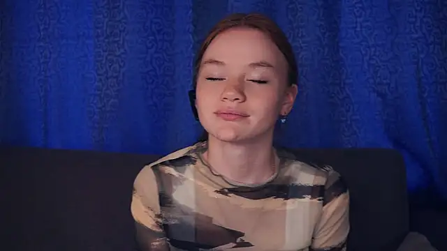 Snapshot of KarlynGow chatting on 10-31-25, 06:47 KarlynGow online show from 10-31-25, 06:47