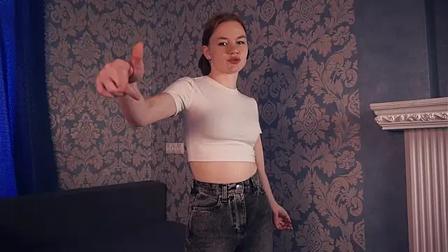 Snapshot of KarlynGow chatting on 11-03-25, 06:36 KarlynGow online show from 11-03-25, 06:36