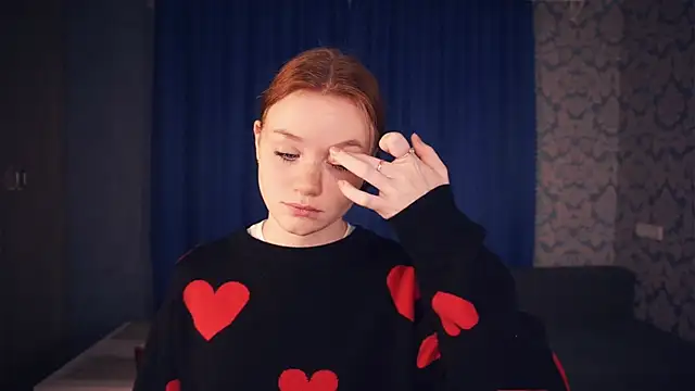 Snapshot of KarlynGow chatting on 11-11-25, 06:24 KarlynGow online show from 11-11-25, 06:24