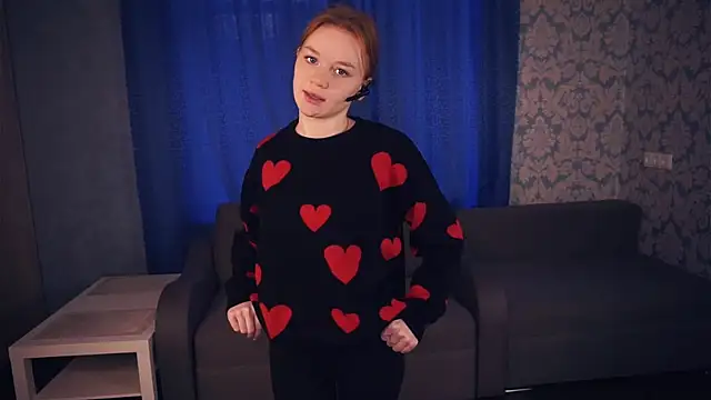 Snapshot of KarlynGow chatting on 11-20-25, 06:35 KarlynGow online show from 11-20-25, 06:35