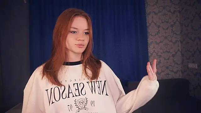 Snapshot of KarlynGow chatting on 11-25-25, 06:46 KarlynGow online show from 11-25-25, 06:46