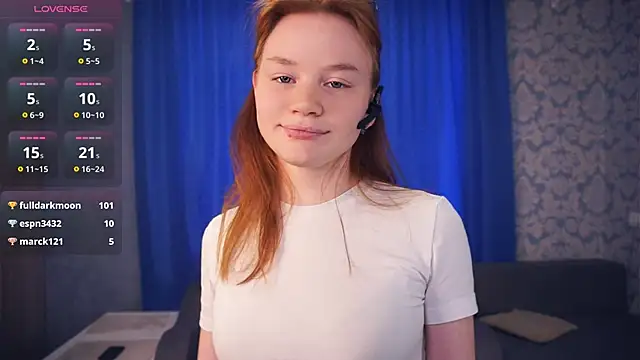 Snapshot of KarlynGow chatting on 12-15-25, 07:12 KarlynGow online show from 12-15-25, 07:12