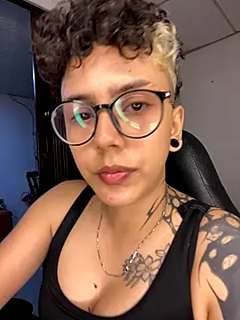 Snapshot of Abby_Evanns1 chatting on 10-30-25, 02:57 Abby Evanns1 online show from 10-30-25, 02:57